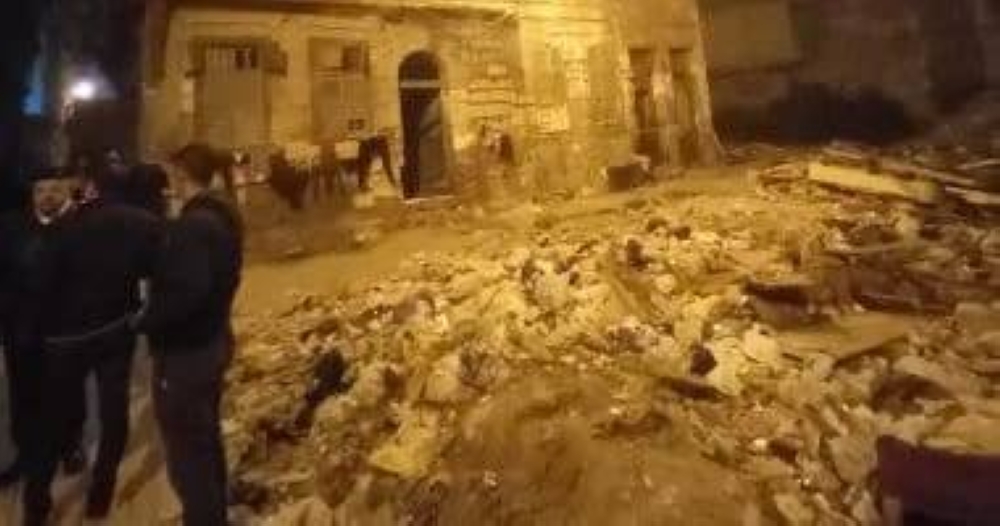 مأساة تهز الإسكندرية.. مصرع أم وأطفالها تحت أنقاض عقار قديم