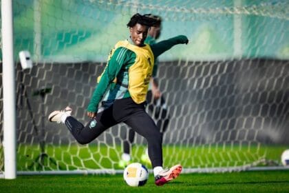 أخضر 17 يفتح ملف تايلند