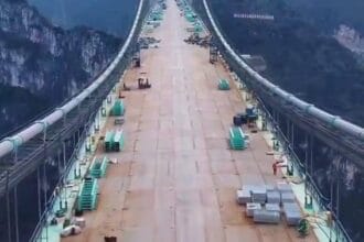 625 متراً فوق الأرض.. الصين تبني أعلى وأطول جسر معلق عالميًا