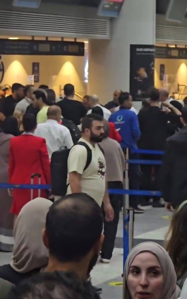 خلاف بسيط يتحول إلى عراك.. ماذا حدث في مطار رفيق الحريري بـ«بيروت» ؟