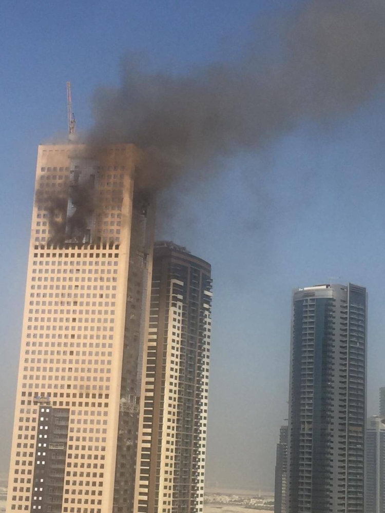 الشارقة: 5 وفيات و19مصاباً في حريق برج سكني