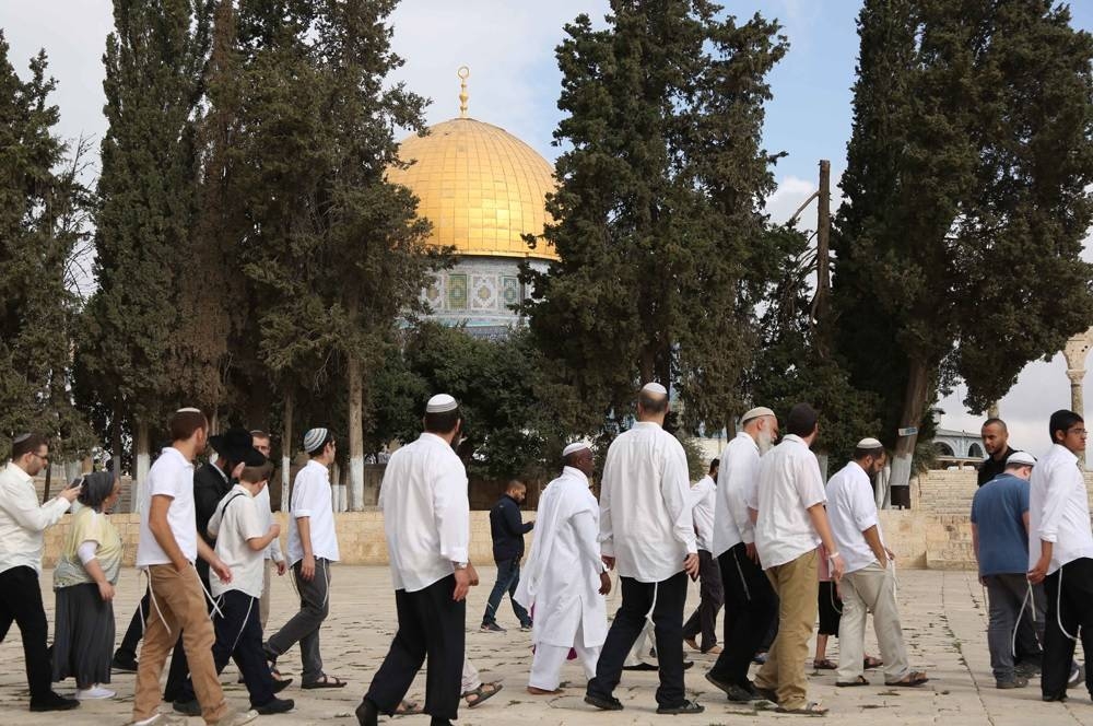 وسط تزايد الاستفزازات.. متطرف إسرائيلي يتفاخر باقتحام الأقصى