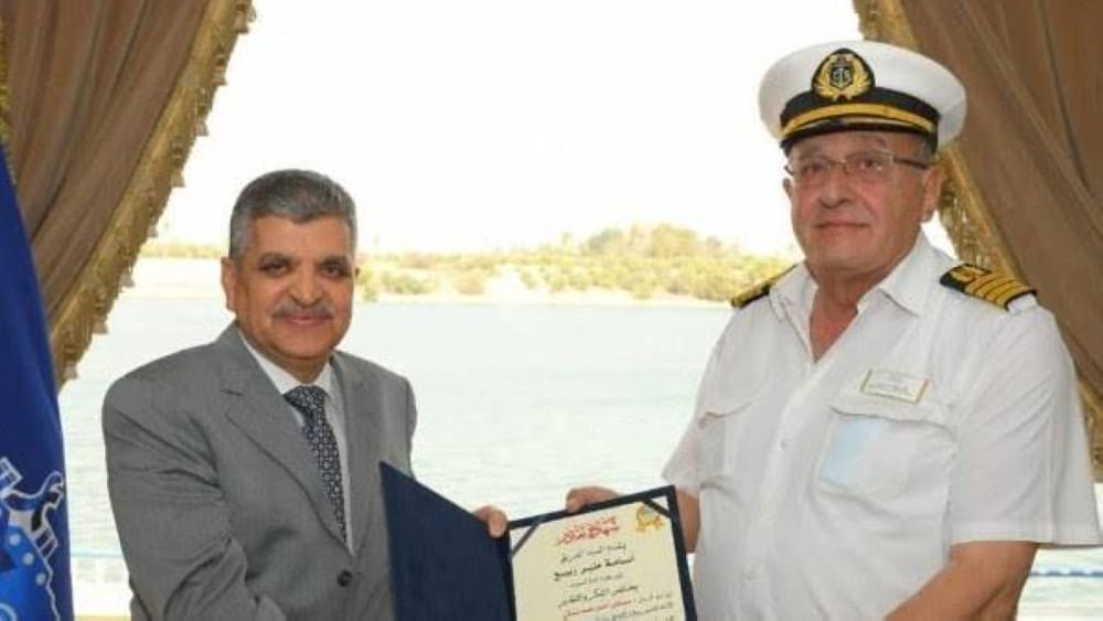 مأساة في قناة السويس.. وفاة كبير المرشدين «غرقاً» أثناء أداء واجبه مأساة في قناة السويس.. وفاة كبير المرشدين «غرقاً» أثناء أداء واجبه