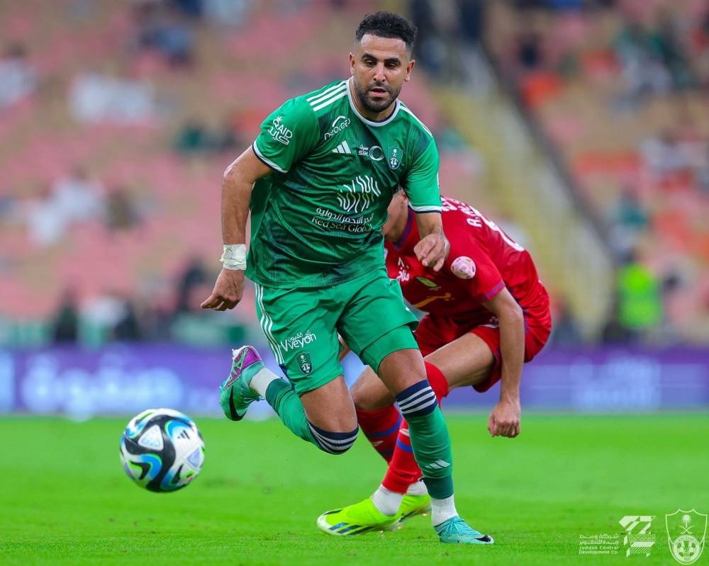 محرز أيقونة الصناعة محلياً وآسيوياً