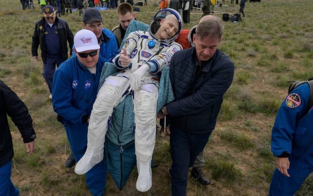 عودة رائد الفضاء دون بيتيت بعد 220 يوماً عودة رائد الفضاء دون بيتيت بعد 220 يوماً