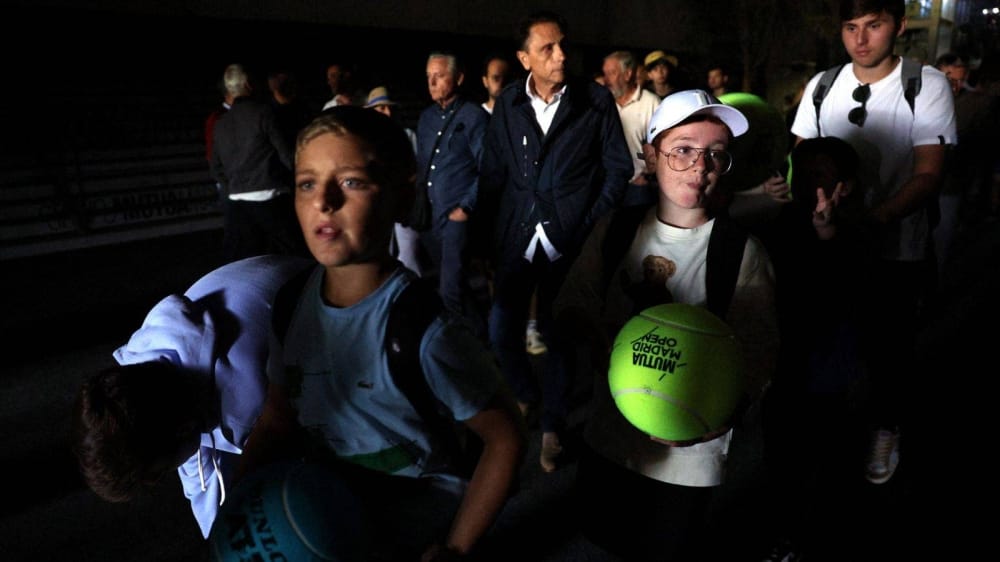 «في أي زمن نعيش؟».. نجمة التنس تصرخ في «ظلام مدريد» «في أي زمن نعيش؟».. نجمة التنس تصرخ في «ظلام مدريد»