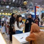 بدور القاسمي توقع كتاب «بيت الحكمة» في «الشارقة القرائي للطفل»