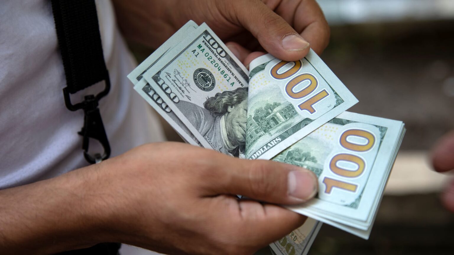 الحكومة تطفئ ديونا بقيمة 750 مليون دينار في أول شهرين من العام الحالي