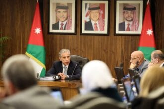 رئيس الوزراء: توفير 40% من كلف خدمة الدين على قرض مستحق من سندات يوروبوند