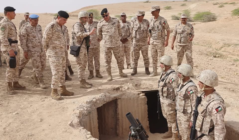 رئيس هيئة الأركان المشتركة يتفقد الواجهة الحدودية للمنطقة العسكرية الوسطى