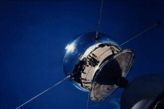 بعد 65 عامًا.. العلماء يخططون لإعادة أقدم قمر صناعي