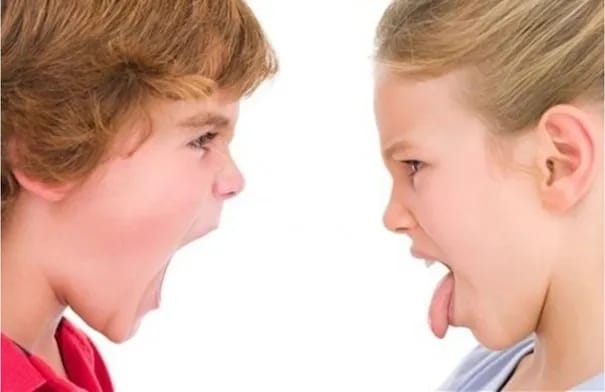 5 طرق فعالة لخفض شجارات الإخوة وتعزيز العلاقة بينهم 5 طرق فعالة لخفض شجارات الإخوة وتعزيز العلاقة بينهم