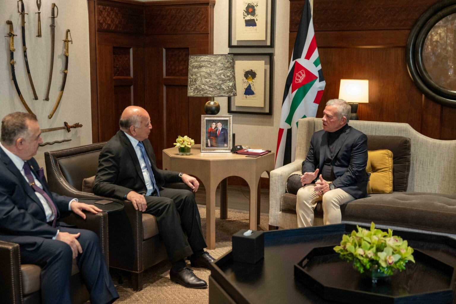 الملك يتسلم دعوة من الرئيس العراقي للمشاركة بالقمة العربية في بغداد 17 أيار المقبل الملك يتسلم دعوة من الرئيس العراقي للمشاركة بالقمة العربية في بغداد 17 أيار المقبل