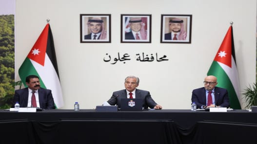 رئيس الوزراء: الوطن هو القضية الأولى والأردن دولة لا يُختبر صبرها رئيس الوزراء: الوطن هو القضية الأولى والأردن دولة لا يُختبر صبرها