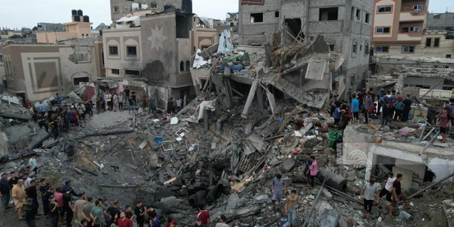 5 شهداء إثر قصف خيام النازحين بخانيونس 5 شهداء إثر قصف خيام النازحين بخانيونس