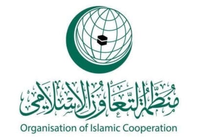 التعاون الإسلامي تدين القصف الإسرائيلي لمدرسة دار الأرقم والمستودع الطبي بغزة​ 