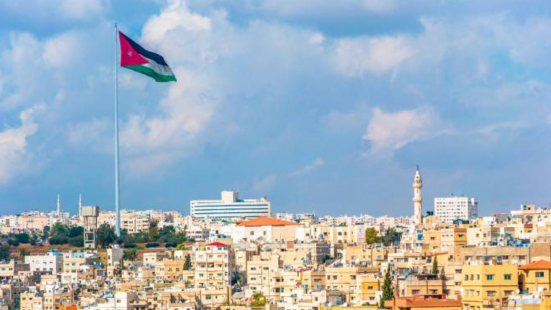 طقس دافئ نسبيًا اليوم وجاف ومغبر غدًا