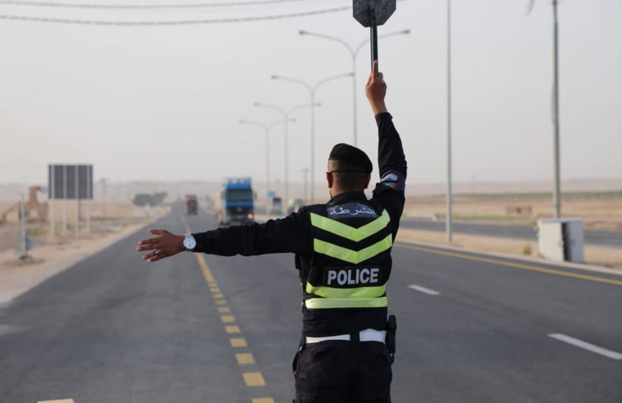 وفاة و3 إصابات في حوادث سير متفرقة.. وحمولة إسمنت تغلق طريق المفرق – الزرقاء وفاة و3 إصابات في حوادث سير متفرقة.. وحمولة إسمنت تغلق طريق المفرق – الزرقاء