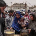 14 قتيلاً.. والحصار الإسرائيلي ينذر بمجاعة في غزة