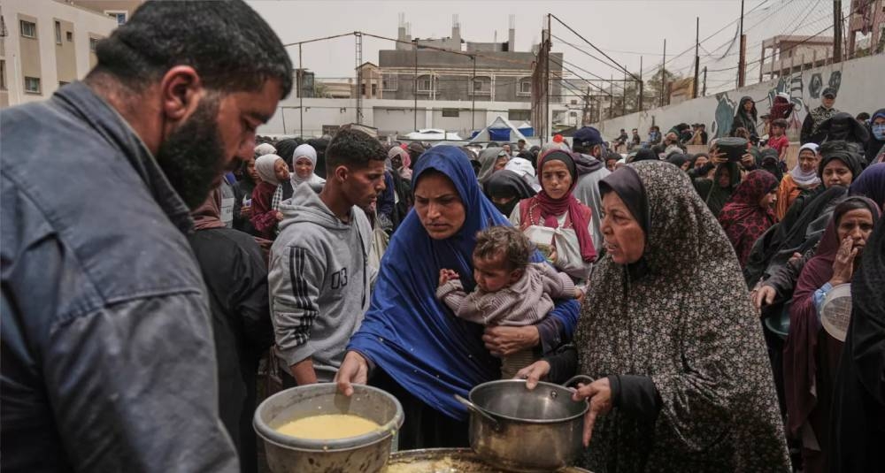 14 قتيلاً.. والحصار الإسرائيلي ينذر بمجاعة في غزة