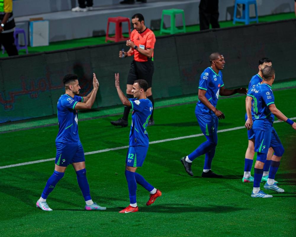 الفتح يهزم الشباب بالـ 3