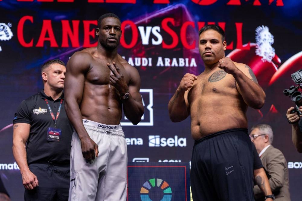 الملاكمون يجتازون الميزان وينتظرون ساعة الصفر الملاكمون يجتازون الميزان وينتظرون ساعة الصفر