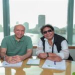 محمد منير يوقّع عقداً فنيّاً ويعد جمهوره بمفاجآت