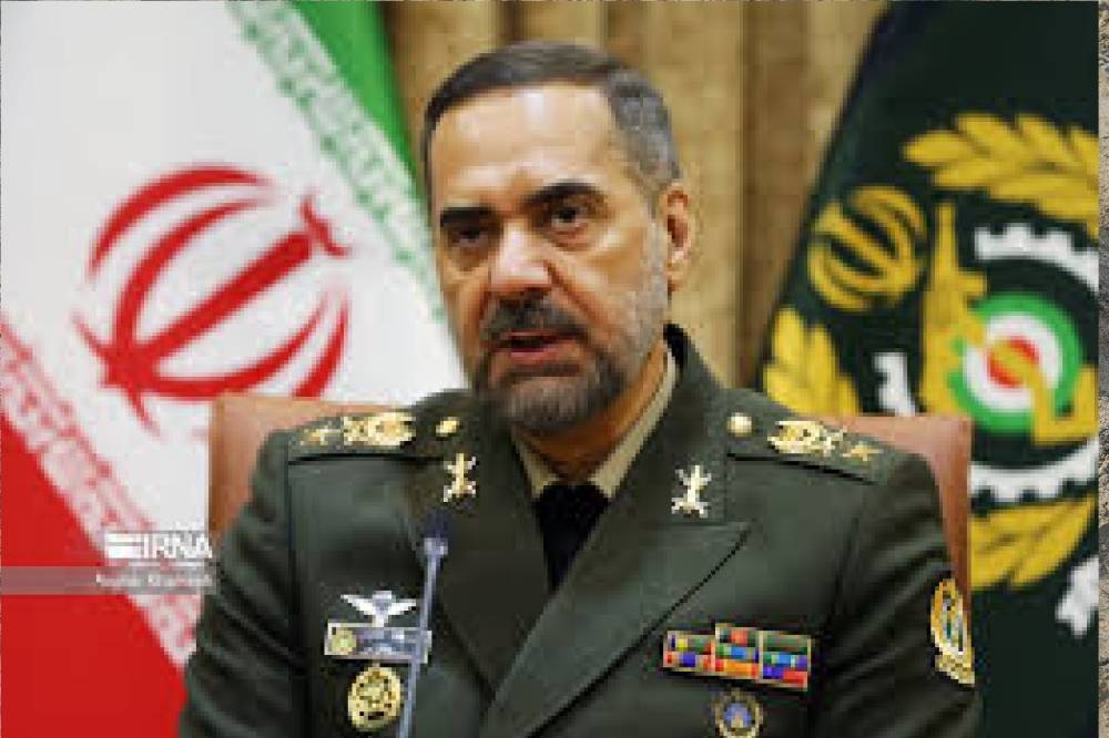 وزير الدفاع الإيراني يهدد بالرد بقوة إذا تعرضت بلاده لهجوم إسرائيلي