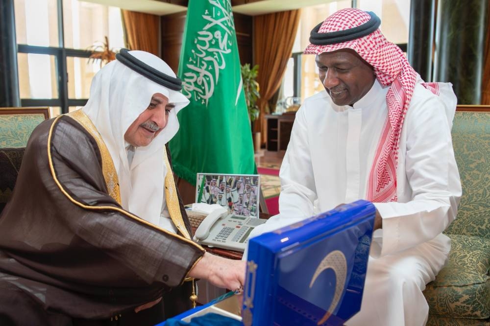 أمير تبوك يلتقي ماجد عبدالله ويتسلم العضوية الفخرية لـ«أصدقاء اللاعبين»