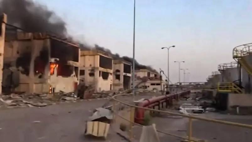 إسرائيل تقصف مطار صنعاء ومحطات كهرباء وقاعدة جوية