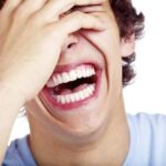عالج ضغوطاتك النفسية بالضحك