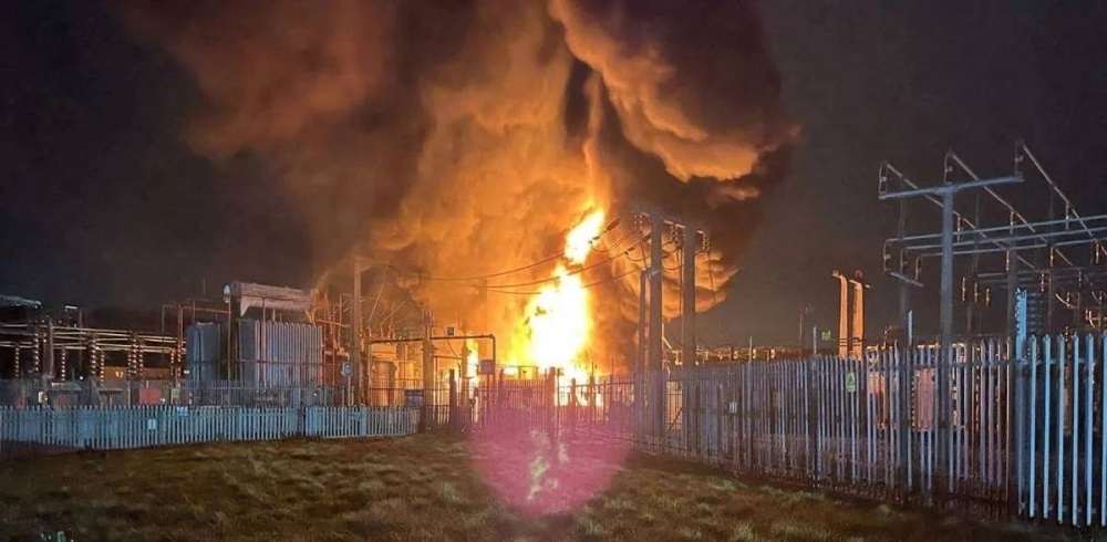من أشعل النيران في مطار هيثرو ؟