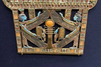 توت عنخ آمون يزين المتحف المصري الكبير