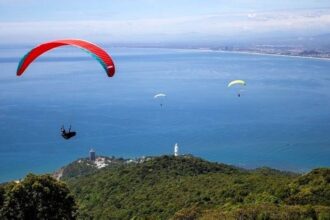 سقوط مميت في سماء جونية.. لبناني يلقى حتفه في حادثة طيران شراعي