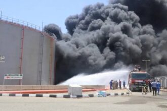 السيطرة على حرائق المستودعات النفطية في بورتسودان