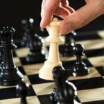 أفغانستان تودّع الشطرنج.. قرار جديد لـ«طالبان» يُعمّق العزلة الثقافية