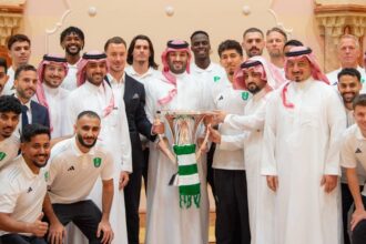 ولي العهد يهنئ النادي الأهلي ويستقبل أبطال آسيا