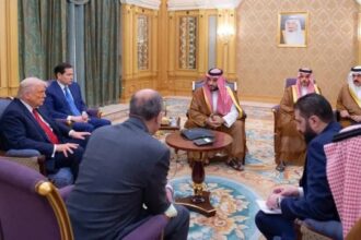 شكر ولي العهد على جهوده.. الشرع: رفع العقوبات يفتح صفحة جديدة في سورية