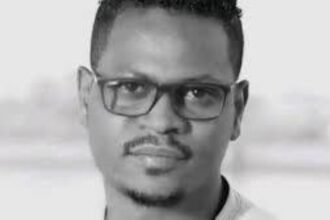 إثر تعرضه لوعكة صحية.. وفاة الفنان السوداني محمد الجزار