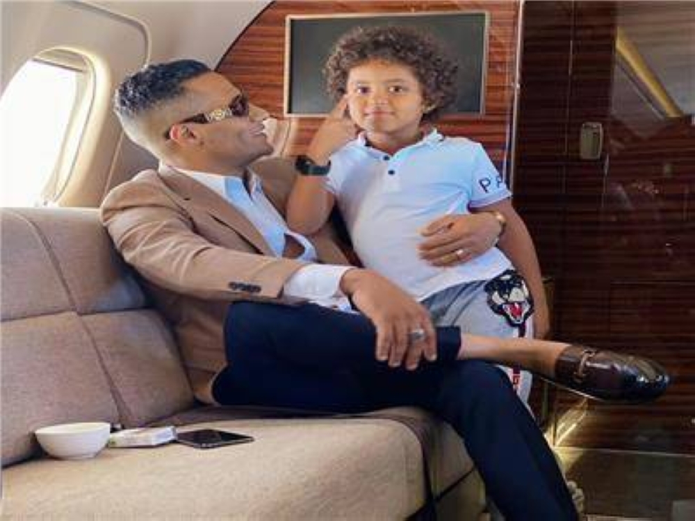 خوف أم وعكة صحية؟ أسباب تغيب نجل محمد رمضان عن محاكمته