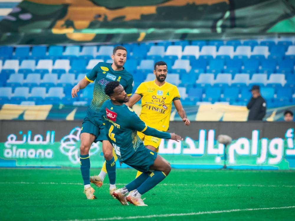 طموحات العروبة تصطدم بأمواج الخليج