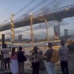 لحظات الرعب.. سفينة مكسيكية تتحطم تحت جسر بروكلين في نيويورك
