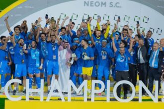 نيوم يُتوّج بلقب دوري «يلو» في نسخة تاريخية بكأس جديدة