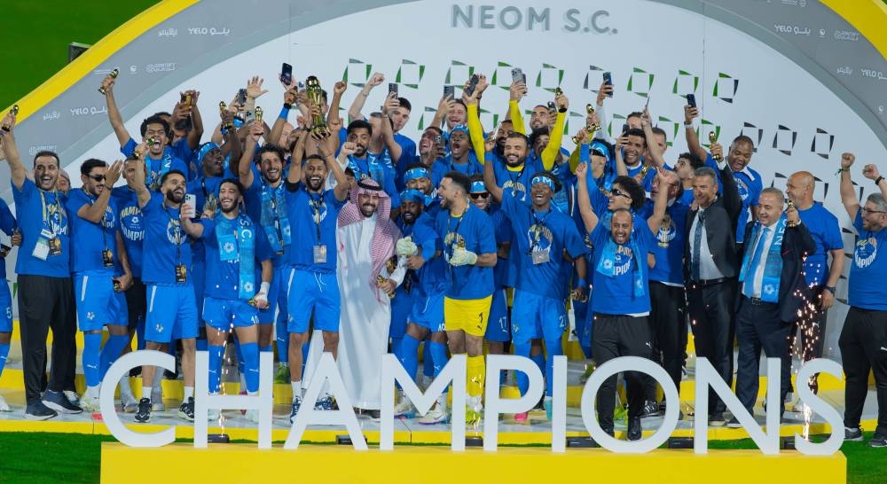 نيوم يُتوّج بلقب دوري «يلو» في نسخة تاريخية بكأس جديدة