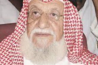 «الرائد» يوثّق مسيرة أكبر فنان خليجي على قيد الحياة