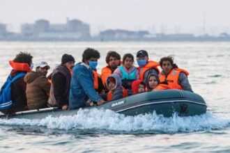 بحر المانش يبتلع أحلام المهاجرين.. حادثة مأساوية بين فرنسا وبريطانيا