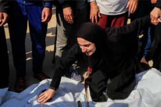 صدمة طبيبة فلسطينية.. أشلاء أطفالها التسعة أمامها في المستشفى