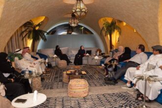 حين يصبح الأدبُ طقساً يومياً… مقاهٍ «تتكلم ثقافة»