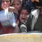 الموت يلاحق أطفال غزة.. و«الصليب الأحمر الدولي» يعلن مقتل متعاونَين