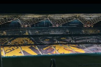 في ليلة التتويج.. الاتحاد يزيّن مدرجاته بـ5 «تيفوهات»